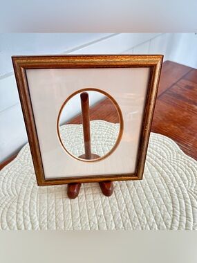 Vintage wood frame w/ 4x6 oval mat + stand no back